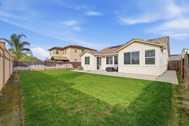 656 Chestnut St, Oakdale, CA 95361