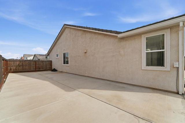 656 Chestnut St, Oakdale, CA 95361