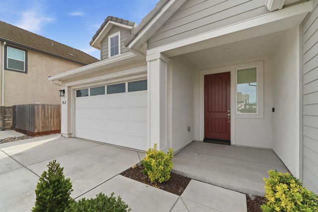 656 Chestnut St, Oakdale, CA 95361