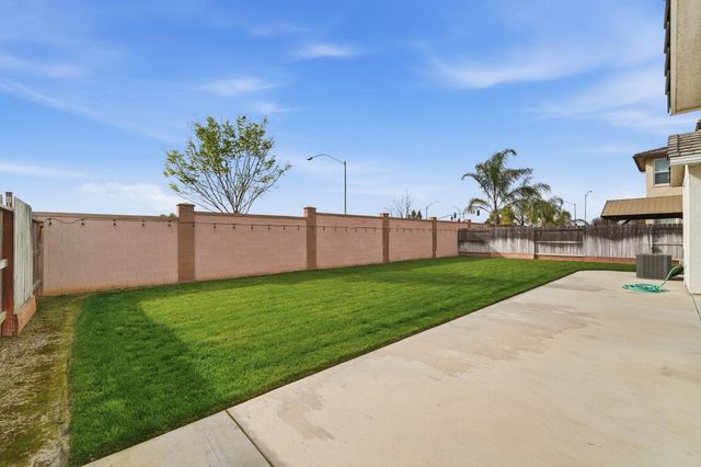 656 Chestnut St, Oakdale, CA 95361