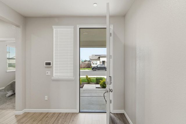 656 Chestnut St, Oakdale, CA 95361