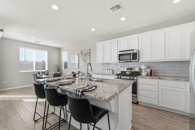 656 Chestnut St, Oakdale, CA 95361