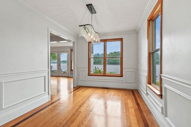 9 Lakeside Avenue, Chelmsford, MA 01824