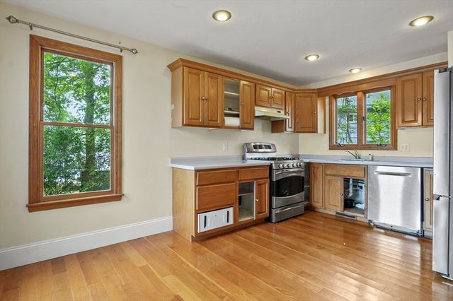 9 Lakeside Avenue, Chelmsford, MA 01824