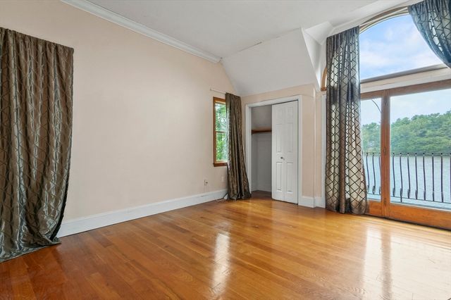 9 Lakeside Avenue, Chelmsford, MA 01824