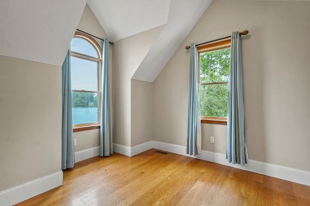 9 Lakeside Avenue, Chelmsford, MA 01824