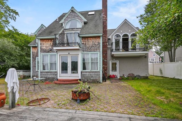 9 Lakeside Avenue, Chelmsford, MA 01824
