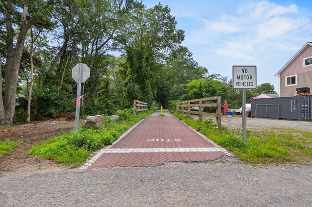 9 Lakeside Avenue, Chelmsford, MA 01824