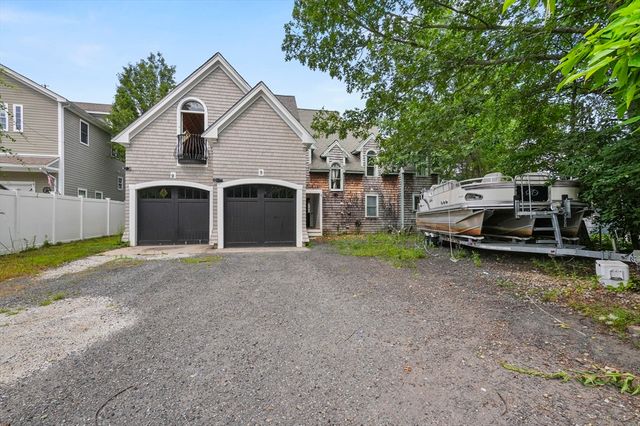 9 Lakeside Avenue, Chelmsford, MA 01824