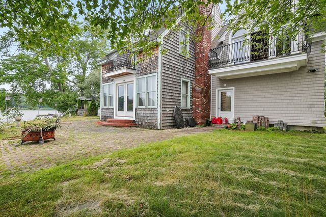 9 Lakeside Avenue, Chelmsford, MA 01824