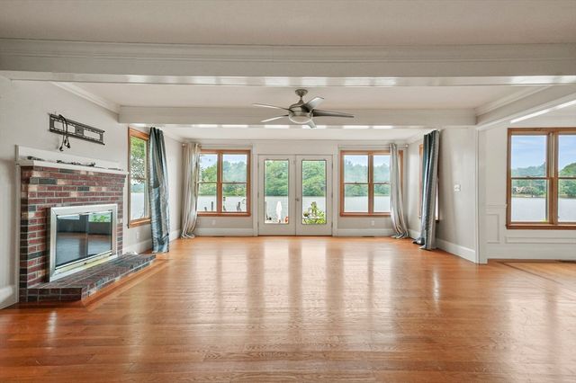 9 Lakeside Avenue, Chelmsford, MA 01824