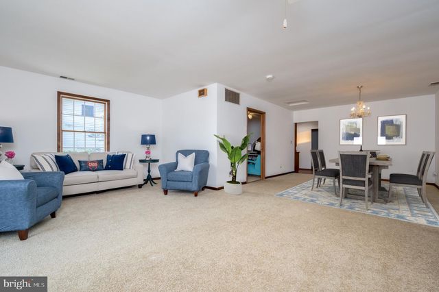 8236 BAYSIDE RD, Chesapeake Beach, MD 20732