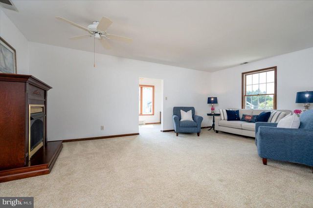 8236 BAYSIDE RD, Chesapeake Beach, MD 20732