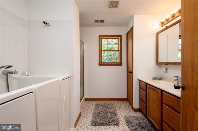 8236 BAYSIDE RD, Chesapeake Beach, MD 20732