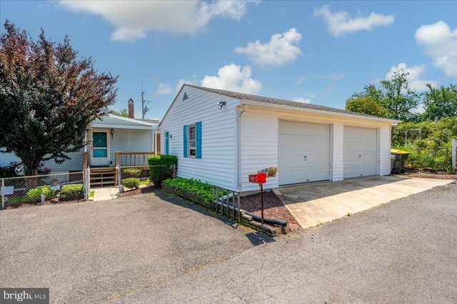 8236 BAYSIDE RD, Chesapeake Beach, MD 20732