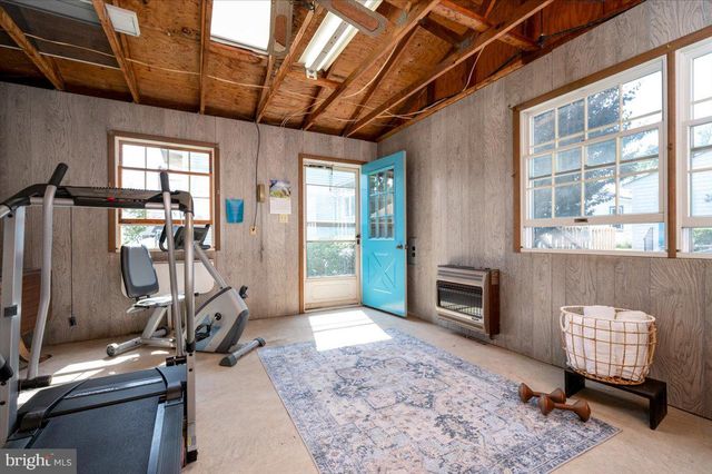 8236 BAYSIDE RD, Chesapeake Beach, MD 20732