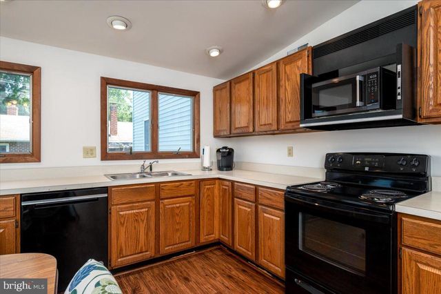 8236 BAYSIDE RD, Chesapeake Beach, MD 20732