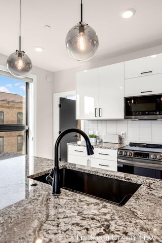 300 Washington Avenue Unit 16, Grand Haven, MI 49417