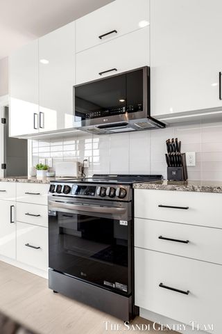 300 Washington Avenue Unit 16, Grand Haven, MI 49417