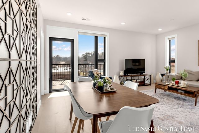 300 Washington Avenue Unit 16, Grand Haven, MI 49417