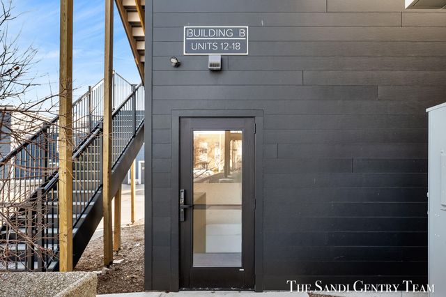 300 Washington Avenue Unit 16, Grand Haven, MI 49417