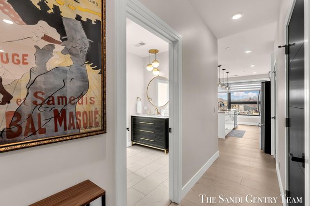 300 Washington Avenue Unit 16, Grand Haven, MI 49417