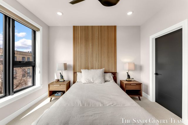 300 Washington Avenue Unit 16, Grand Haven, MI 49417