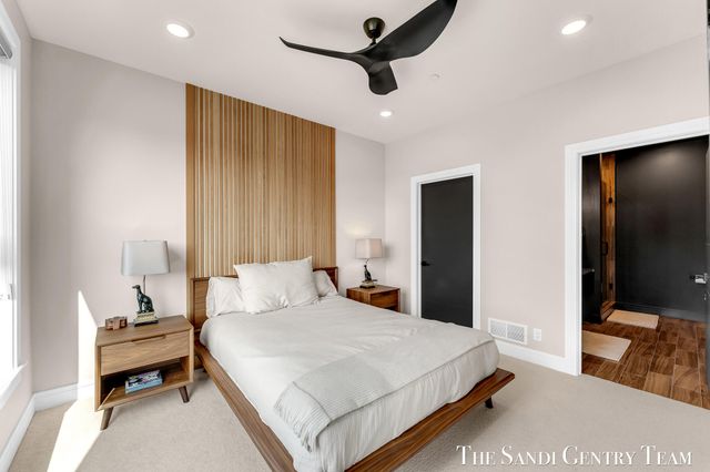 300 Washington Avenue Unit 16, Grand Haven, MI 49417