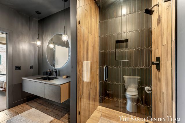 300 Washington Avenue Unit 16, Grand Haven, MI 49417