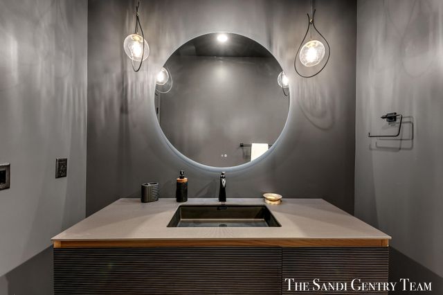 300 Washington Avenue Unit 16, Grand Haven, MI 49417