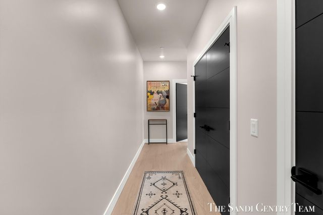 300 Washington Avenue Unit 16, Grand Haven, MI 49417