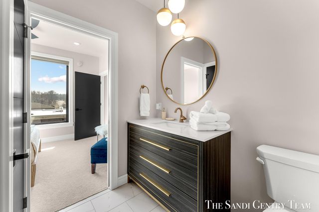 300 Washington Avenue Unit 16, Grand Haven, MI 49417