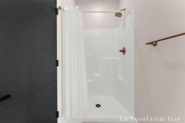 300 Washington Avenue Unit 16, Grand Haven, MI 49417