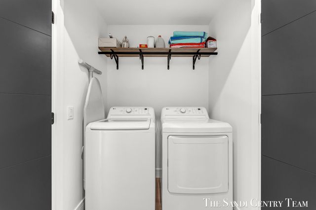 300 Washington Avenue Unit 16, Grand Haven, MI 49417