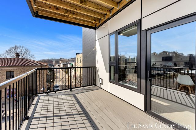 300 Washington Avenue Unit 16, Grand Haven, MI 49417