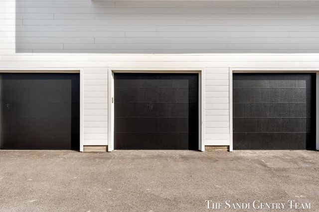 300 Washington Avenue Unit 16, Grand Haven, MI 49417