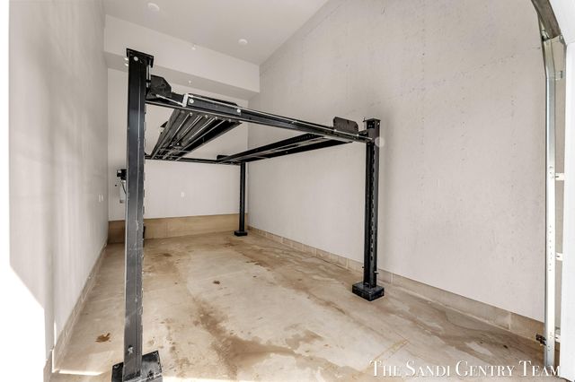 300 Washington Avenue Unit 16, Grand Haven, MI 49417