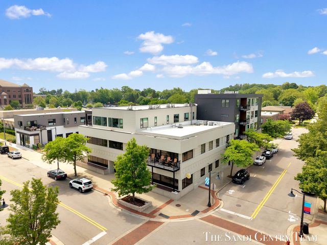 300 Washington Avenue Unit 16, Grand Haven, MI 49417