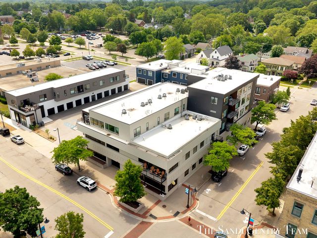 300 Washington Avenue Unit 16, Grand Haven, MI 49417