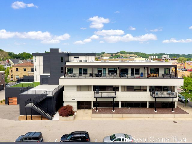 300 Washington Avenue Unit 16, Grand Haven, MI 49417