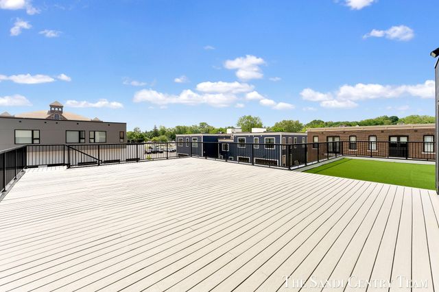 300 Washington Avenue Unit 16, Grand Haven, MI 49417
