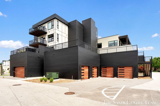 300 Washington Avenue Unit 16, Grand Haven, MI 49417