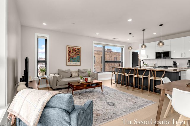 300 Washington Avenue Unit 16, Grand Haven, MI 49417