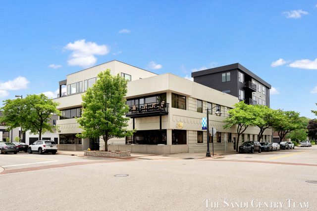 300 Washington Avenue Unit 16, Grand Haven, MI 49417
