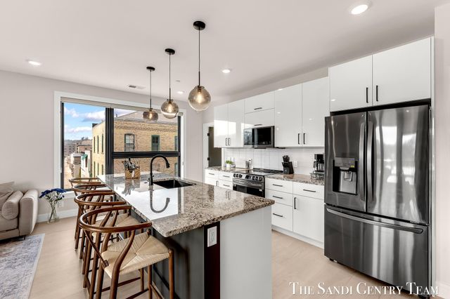 300 Washington Avenue Unit 16, Grand Haven, MI 49417