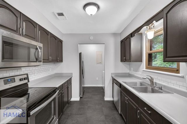 720 Thornwood Way, Hinesville, GA 31313