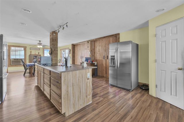 2000 E Beverly Drive, Shepherd, TX 77371