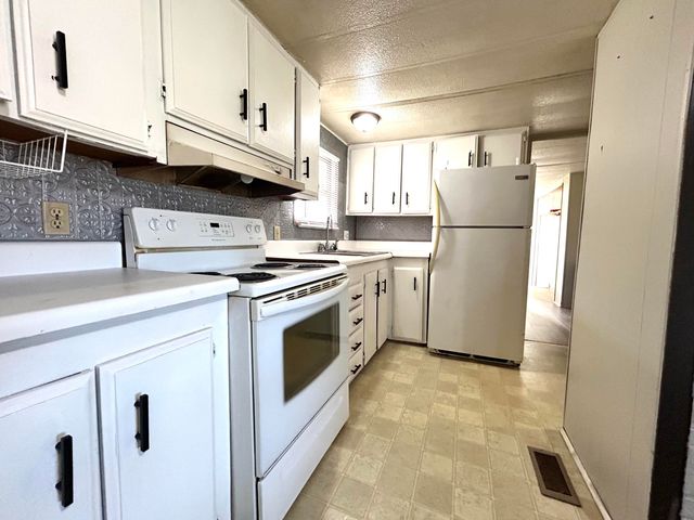 714 Farmer LN, Vinton, VA 24179