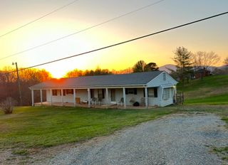 714 Farmer LN, Vinton, VA 24179
