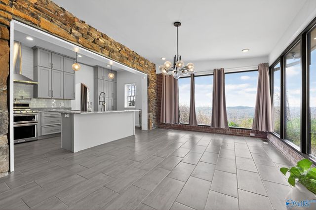 2710 Hilltop Circle, Gadsden, AL 35904